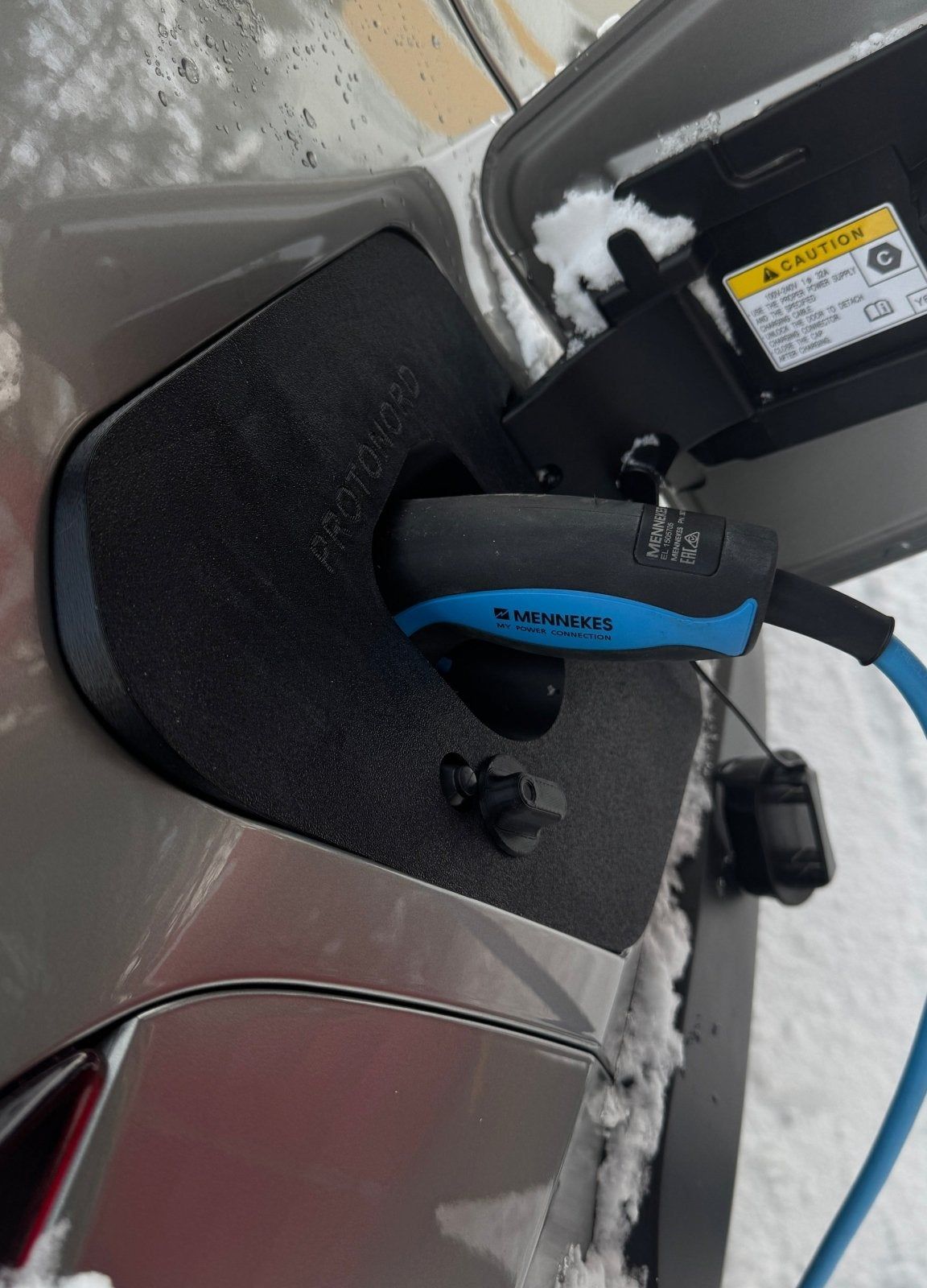 Lexus UX300e - Weather and Snow Cover for Charging Port
