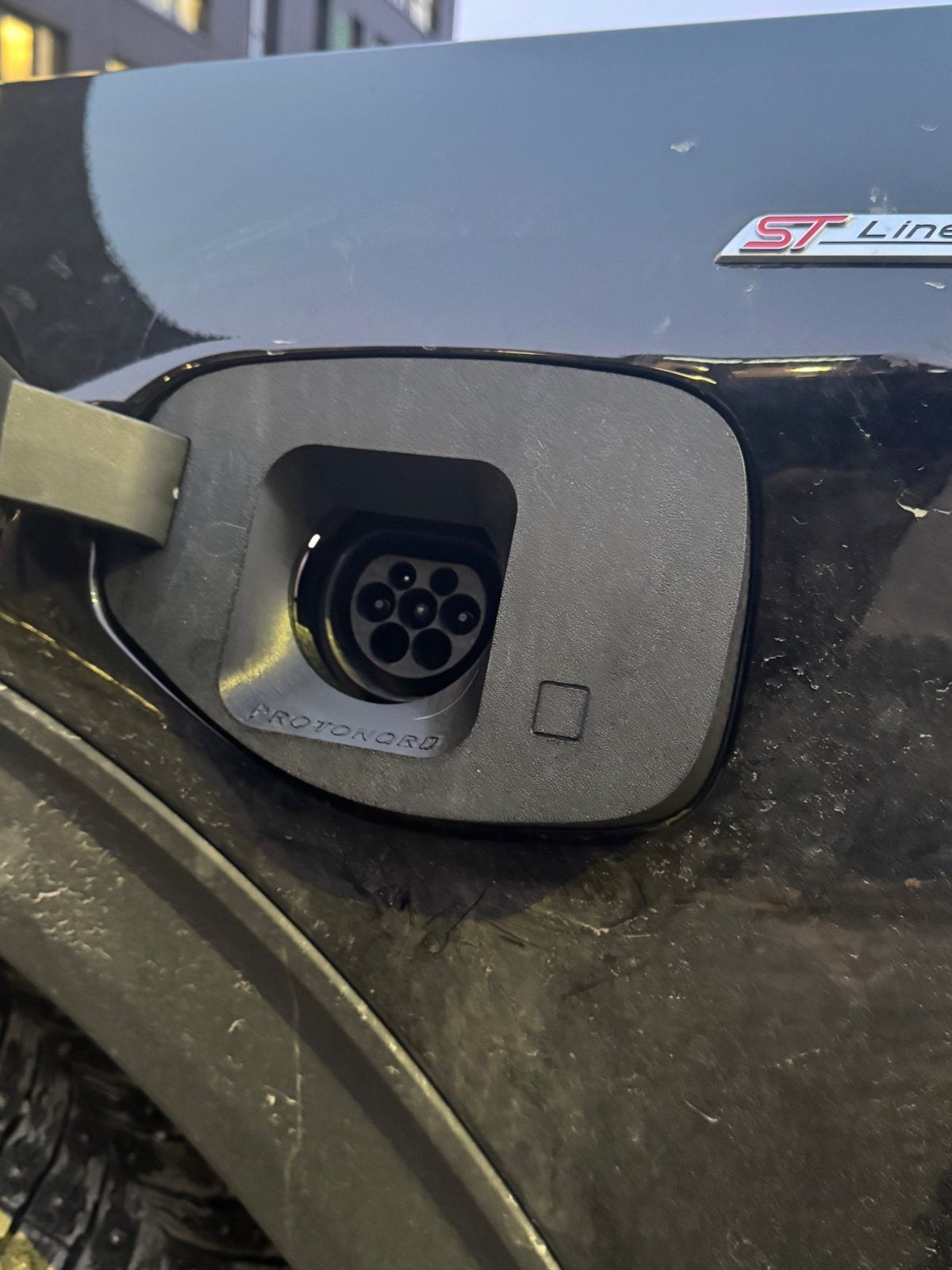Ford Explorer Plug-In Hybrid - Weather and Snow Cover for Charging Port