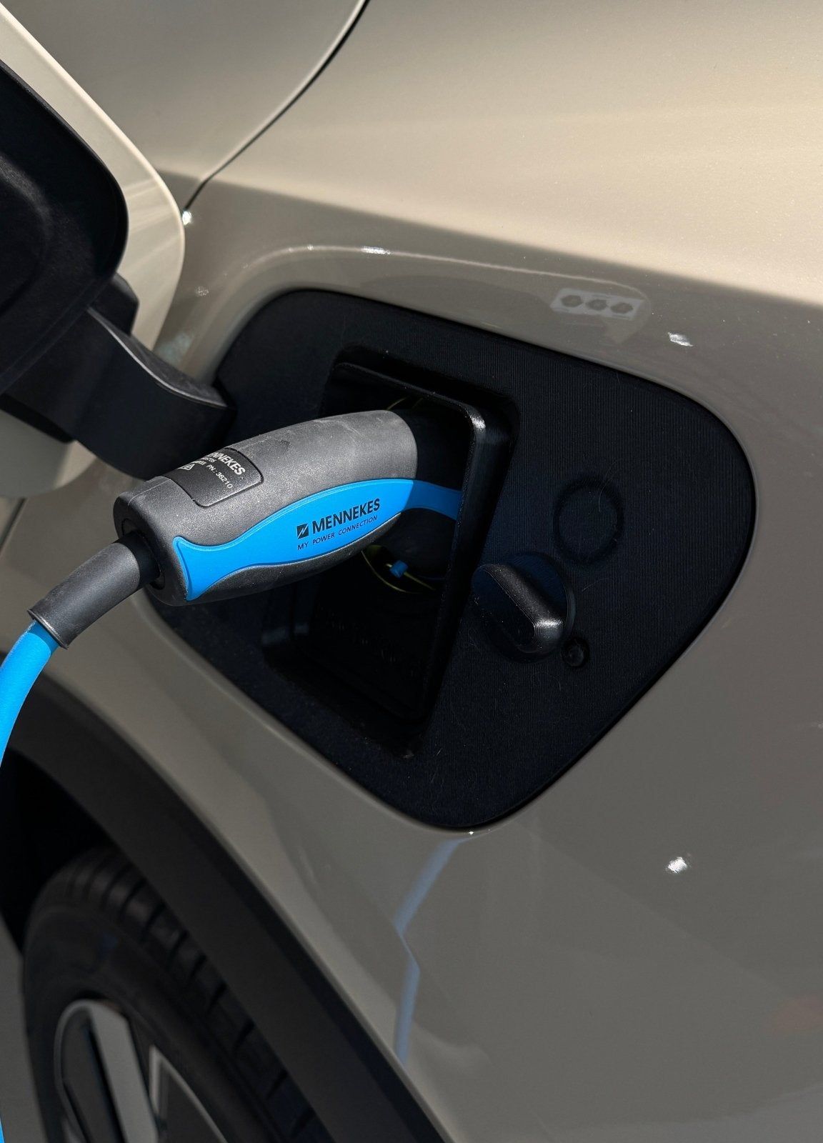 Volvo EX40/XC40/EC40 V2 - Weather and Snow Cover for Charging Port