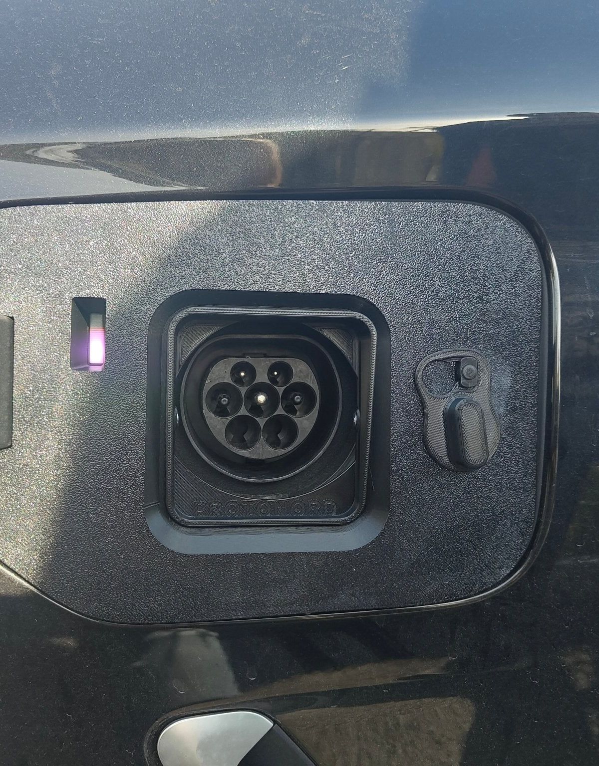 BMW X3 (G01) Plug-in Hybrid - Weather and Snow Cover for Charging Port