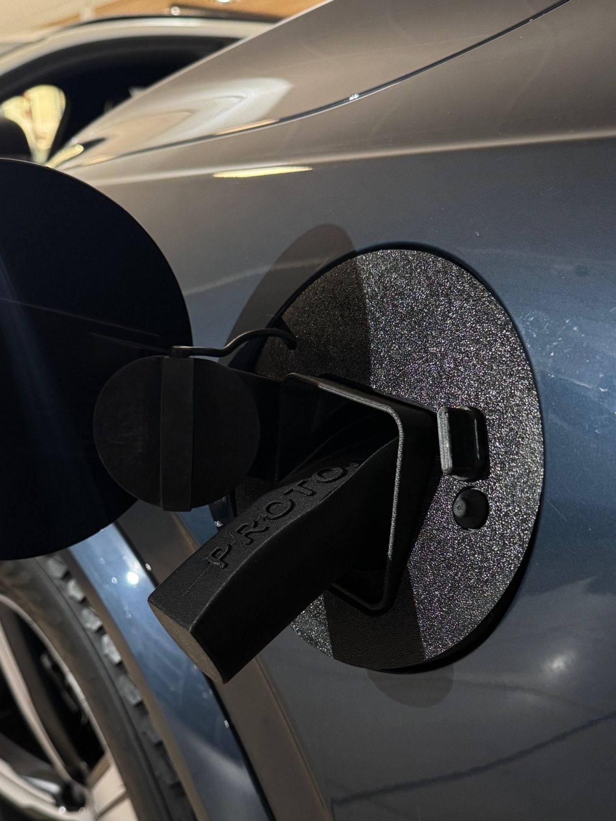 Volvo XC90 Plug-In Hybrid - Weather and Snow Cover for Charging Port