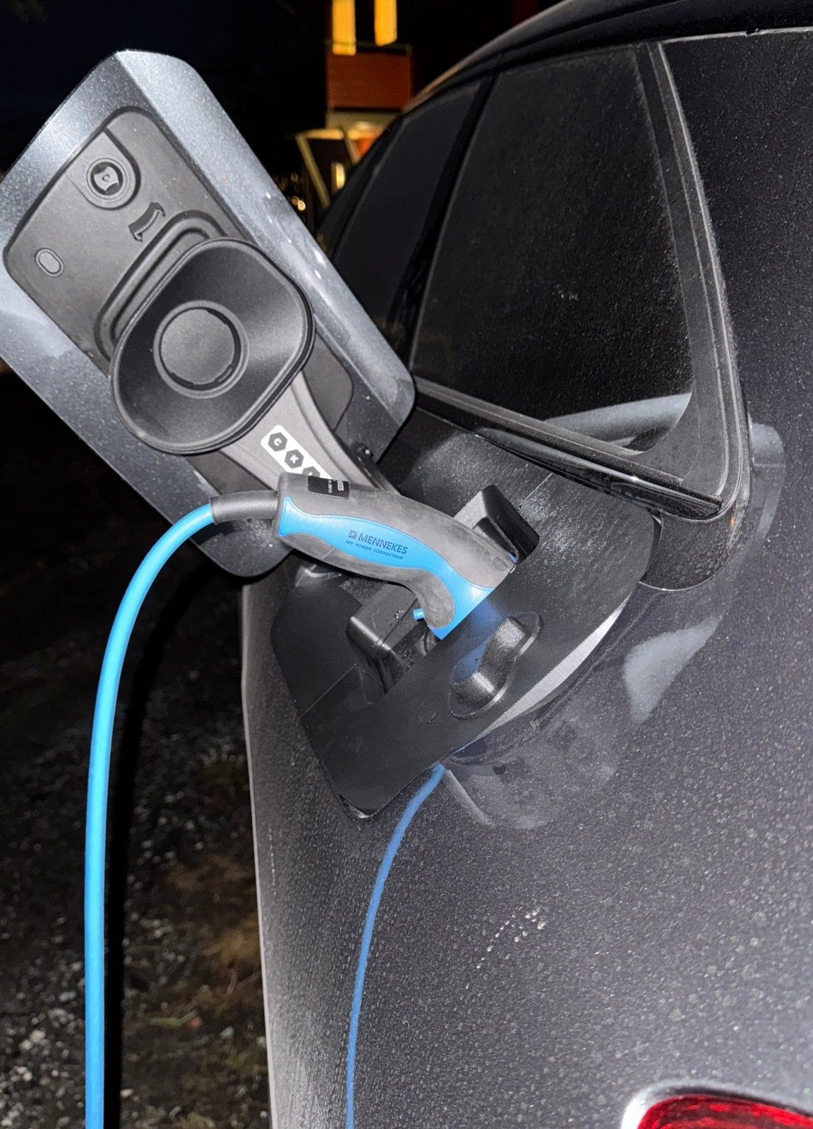Audi A6 Avant E-Tron - Weather and Snow Cover for Charging Port