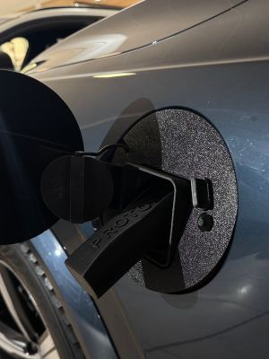 Volvo XC90 Plug-In Hybrid - Weather and Snow Cover for Charging Port