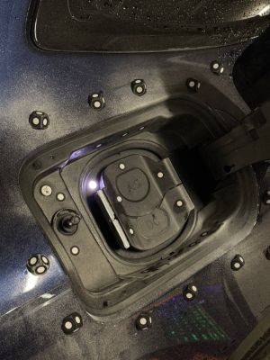 BMW I4 (G26) 2025+ - Weather and Snow Cover for Charging Port