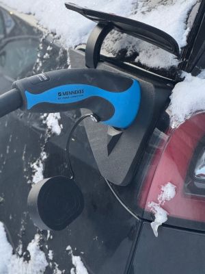 Tesla Y / Juniper - Weather and Snow Cover for Charging Port