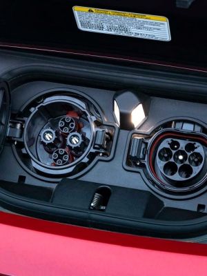 Nissan Leaf (ZE1) V2 - Weather and Snow Cover for Charging Port