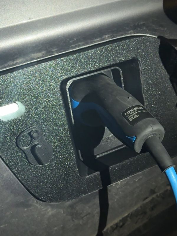 Product Audi Q4 E-Tron V3 - Weather and Snow Cover for Charging Port Image