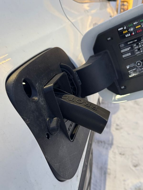 Product Mercedes EQB - Weather and Snow Cover for Charging Port Image