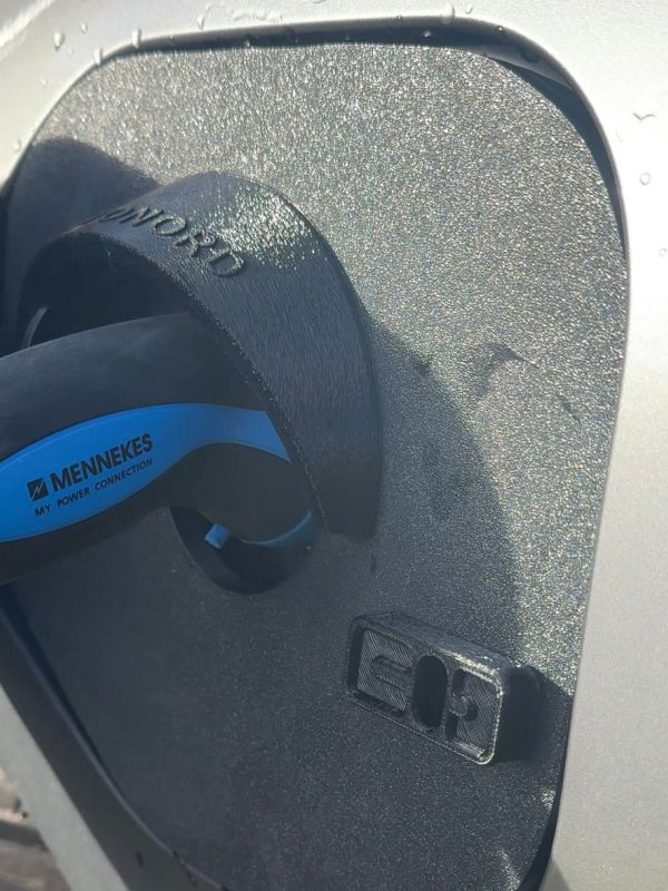 Product Toyota bZ4X - Weather and Snow Cover for Charging Port Image