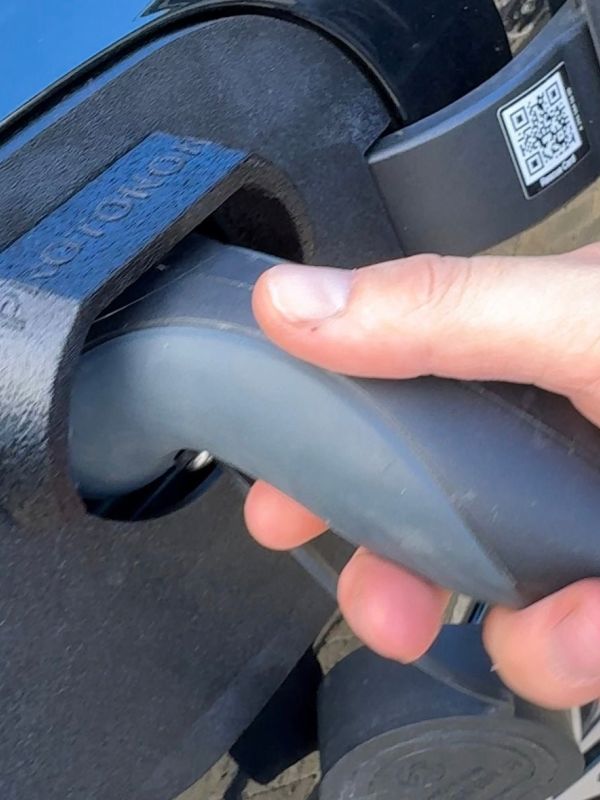 Product Mercedes EQE/S - Weather and Snow Cover for Charging Port Image