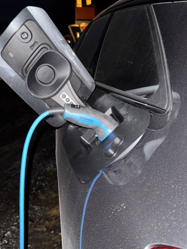 Product Audi A6 Avant E-Tron - Weather and Snow Cover for Charging Port Image