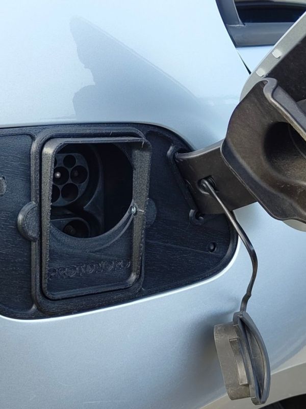 Product VW E-Golf - Weather and Snow Cover for Charging Port Image