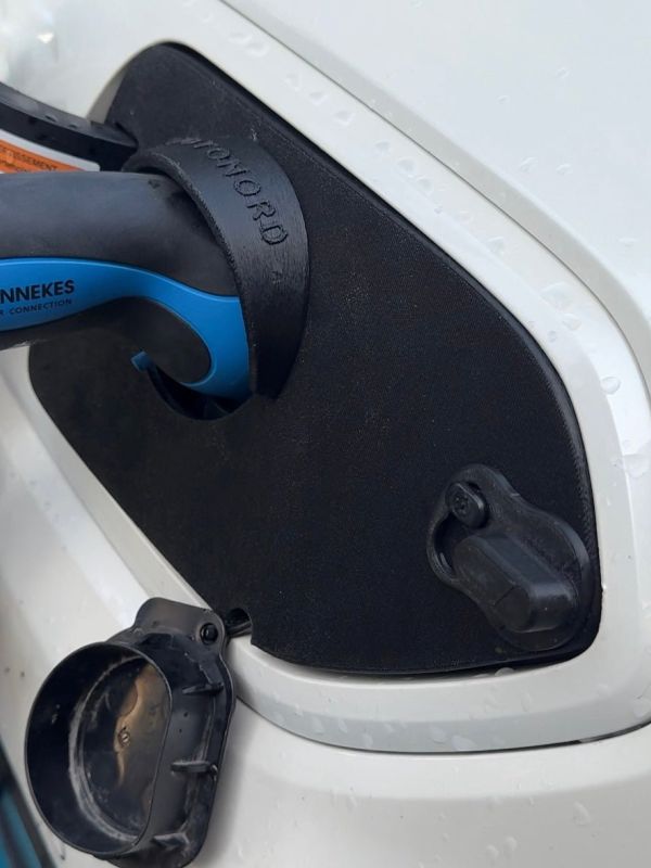 Product Kia E-Niro - Weather and Snow Cover for Charging Port Image