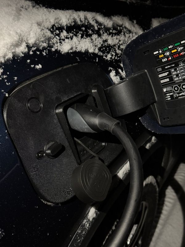 Product Mercedes EQA - Weather and Snow Cover for Charging Port Image