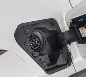 Lexus UX300e - Snow cover