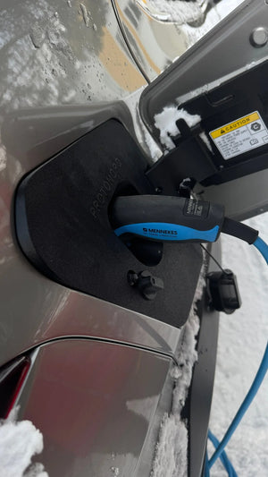 Lexus UX300e - Snow cover